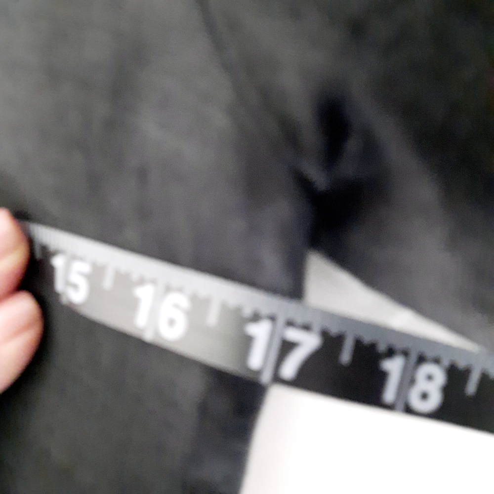 Sophisticated Black Cropped Jacket - Picture 5 of 12